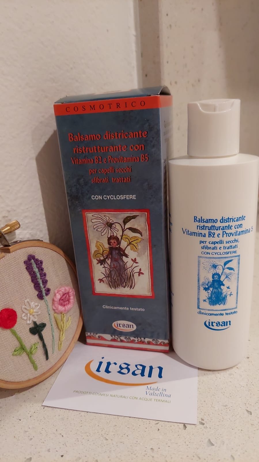 BALSAMO DISTRICANTE CON VITAMINA B2 E PROVITAMINA B5 Per capelli secchi, sfibrati e trattati