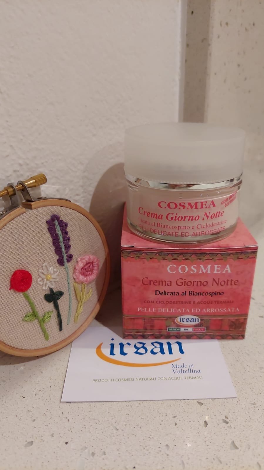 CREMA VISO RASSODANTE CON LATTE D'ASINA