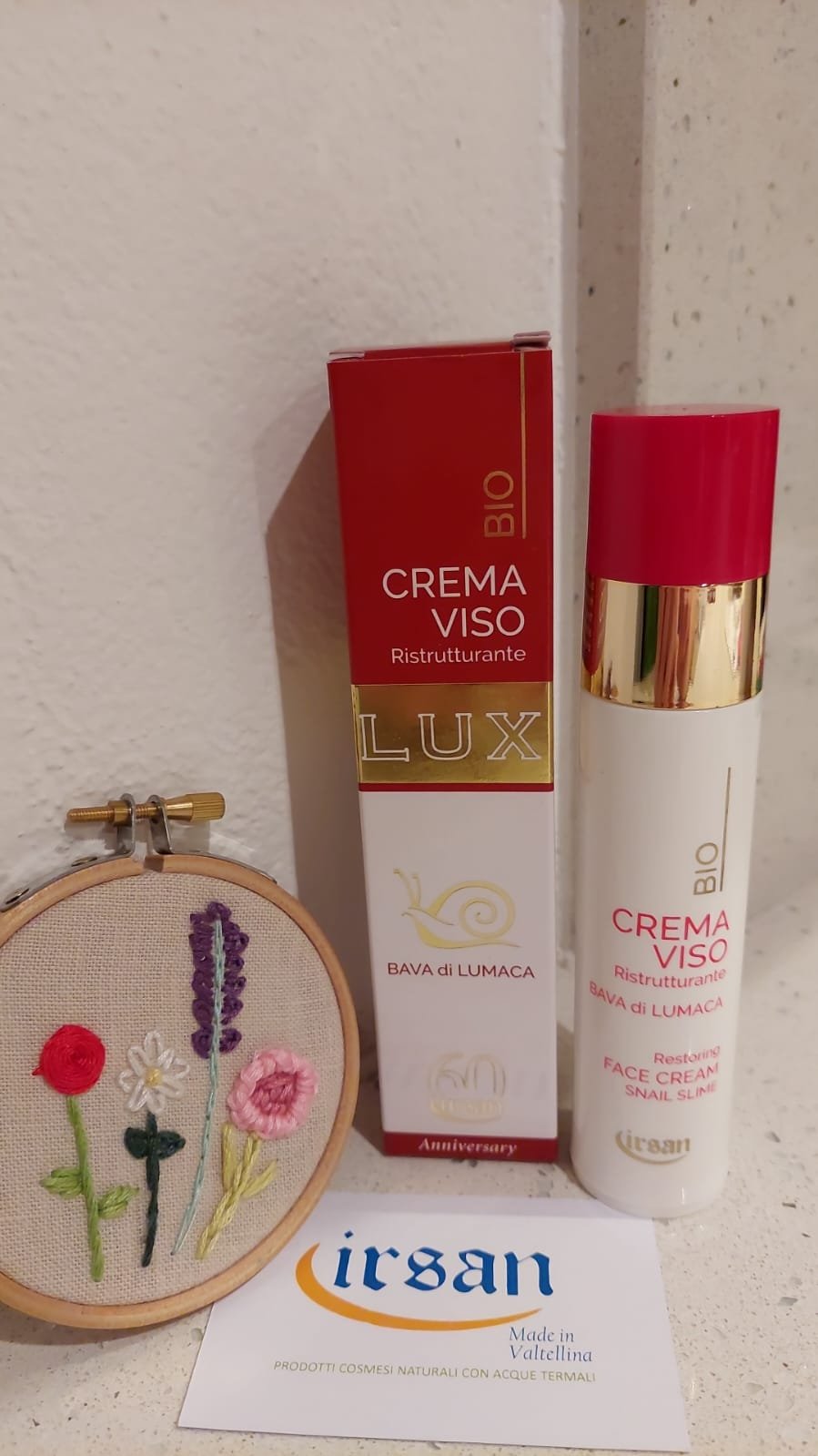 CREMA VISO LEVIGANTE CON TRI-PEPTIDE