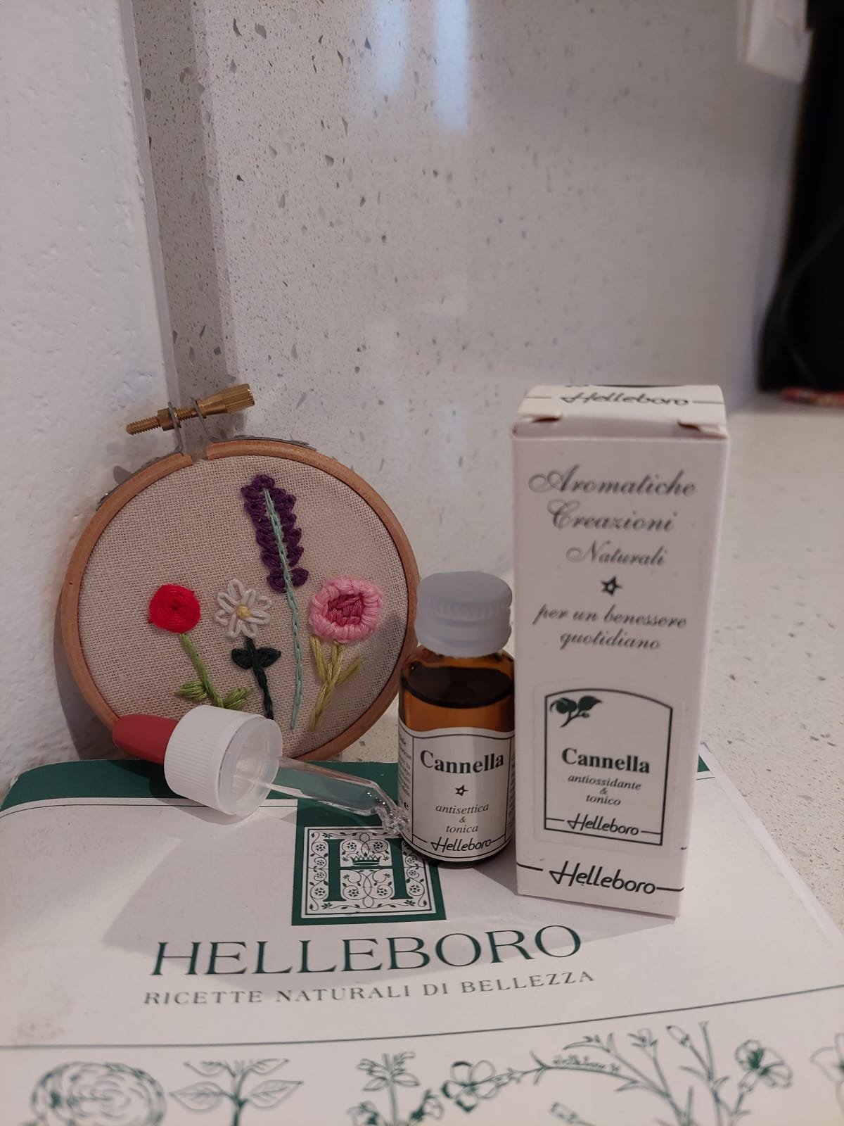 OLIO ESSENZIALE PER USO ESTERNO HELLEBORO