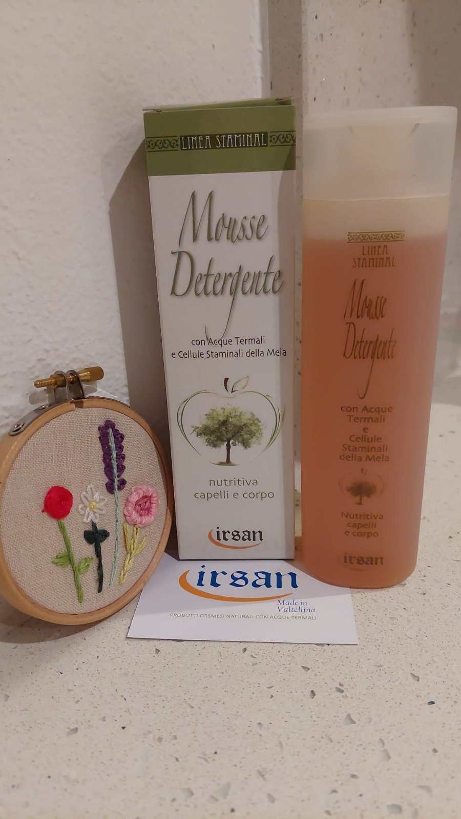 MOUSSE DETERGENTE NUTRITIVA CAPELLI E CORPO